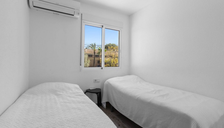 Reventa - Apartamento dúplex - Torrevieja - Lago Jardin