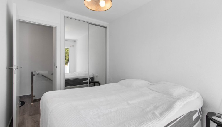 Reventa - Apartamento dúplex - Torrevieja - Lago Jardin