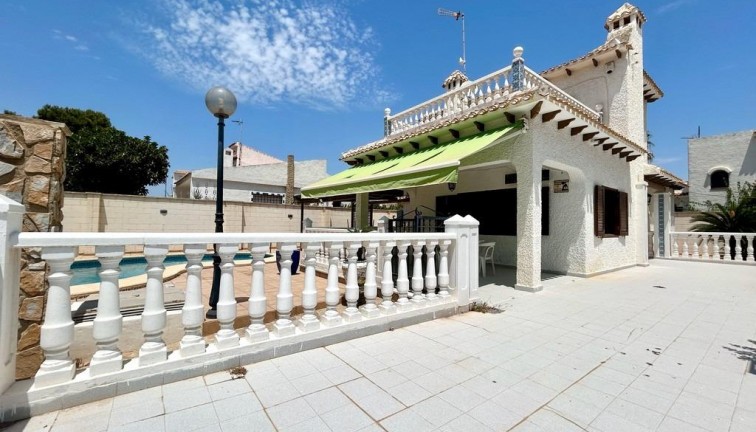 Resale - Chalet - Orihuela Costa - La Zenia
