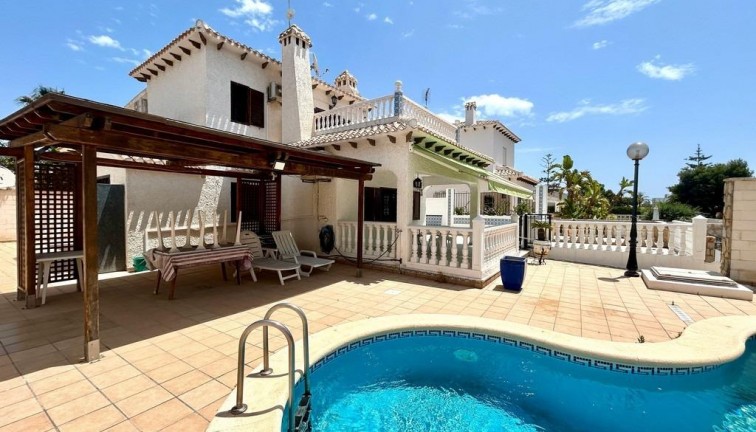 Resale - Chalet - Orihuela Costa - La Zenia