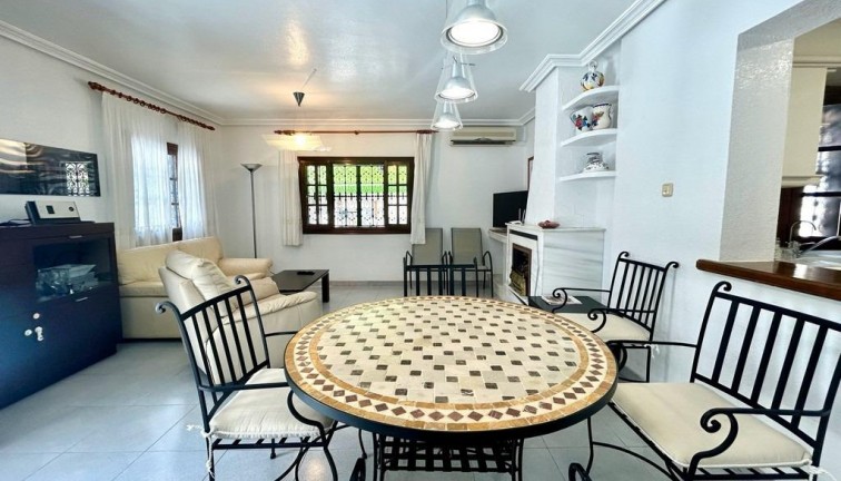 Resale - Chalet - Orihuela Costa - La Zenia