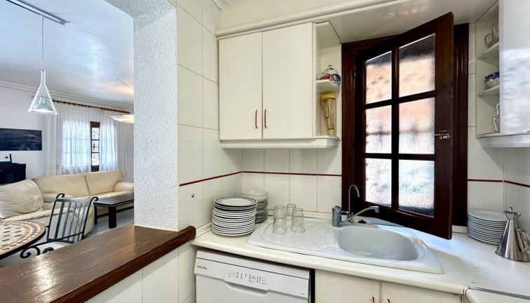 Resale - Chalet - Orihuela Costa - La Zenia