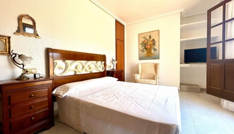 Resale - Chalet - Orihuela Costa - La Zenia