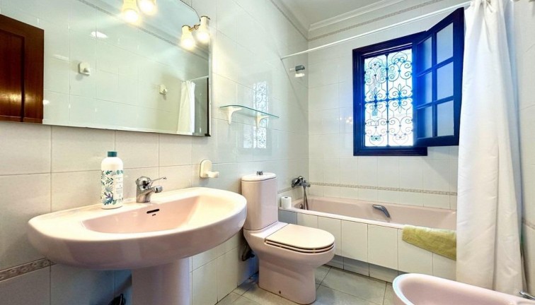 Resale - Chalet - Orihuela Costa - La Zenia