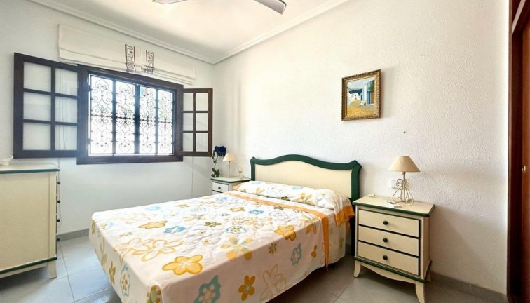 Resale - Chalet - Orihuela Costa - La Zenia