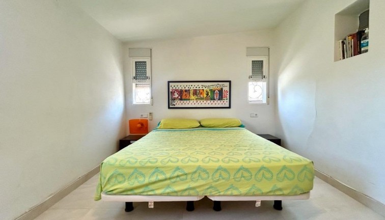 Resale - Chalet - Orihuela Costa - La Zenia