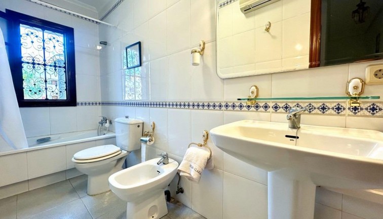 Resale - Chalet - Orihuela Costa - La Zenia