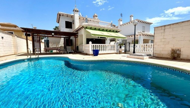 Resale - Chalet - Orihuela Costa - La Zenia