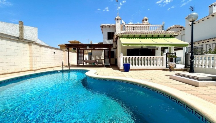 Resale - Chalet - Orihuela Costa - La Zenia
