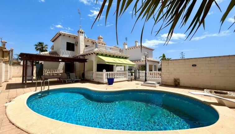 Resale - Chalet - Orihuela Costa - La Zenia