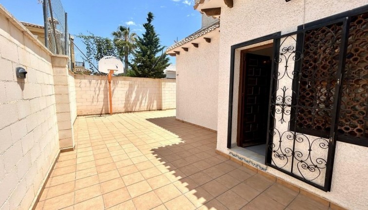 Resale - Chalet - Orihuela Costa - La Zenia