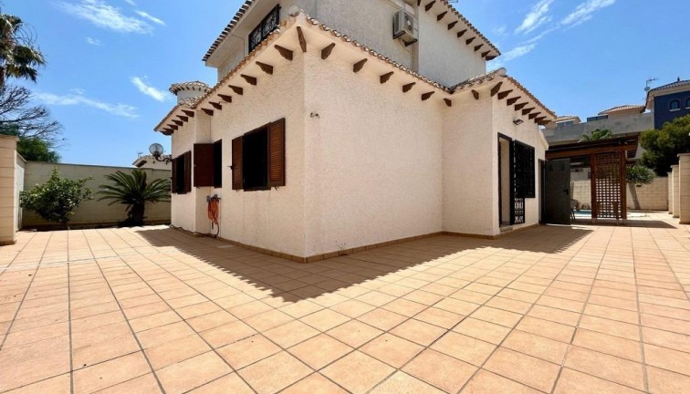 Resale - Chalet - Orihuela Costa - La Zenia