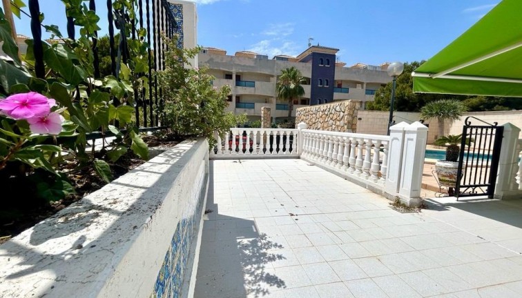 Resale - Chalet - Orihuela Costa - La Zenia