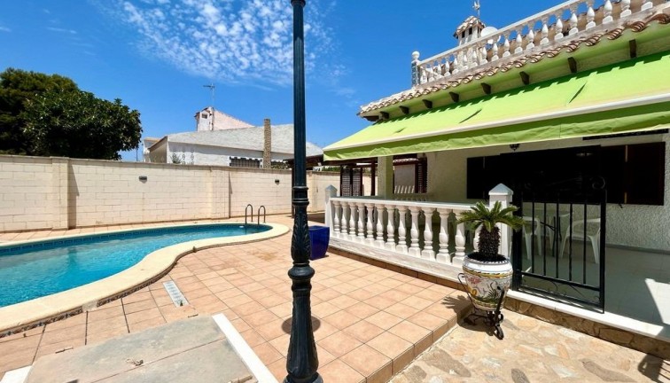 Resale - Chalet - Orihuela Costa - La Zenia
