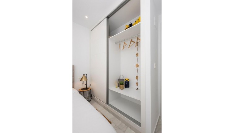 Uudistuotanto - Asunto - Jacarilla