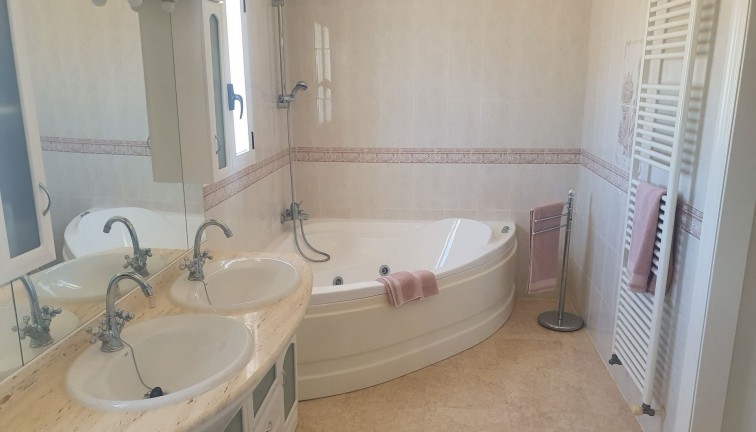 Resale - Chalet - Algorfa