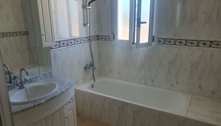 Resale - Chalet - Algorfa