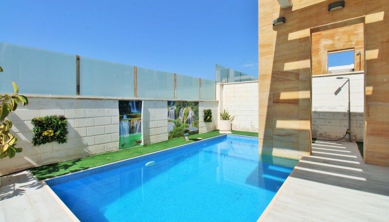 Jälleenmyynti - Erillistalo - Cabo Roig