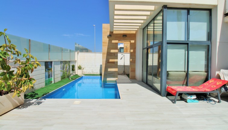 Jälleenmyynti - Erillistalo - Cabo Roig