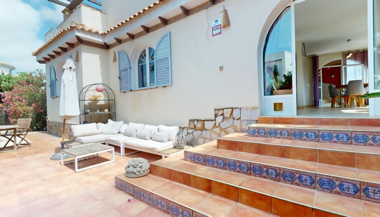Resale - Chalet - Orihuela Costa - La Zenia