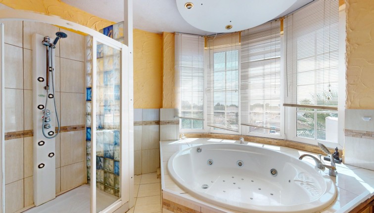 Resale - Chalet - Orihuela Costa - La Zenia