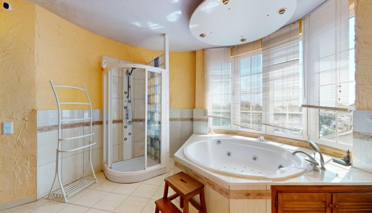 Resale - Chalet - Orihuela Costa - La Zenia