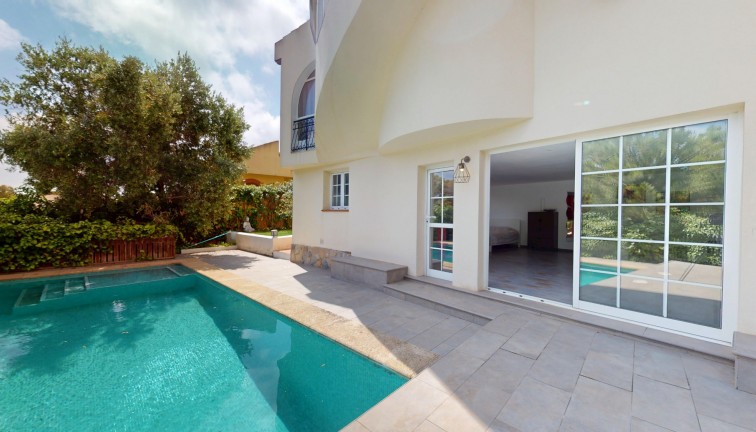 Resale - Chalet - Orihuela Costa - La Zenia