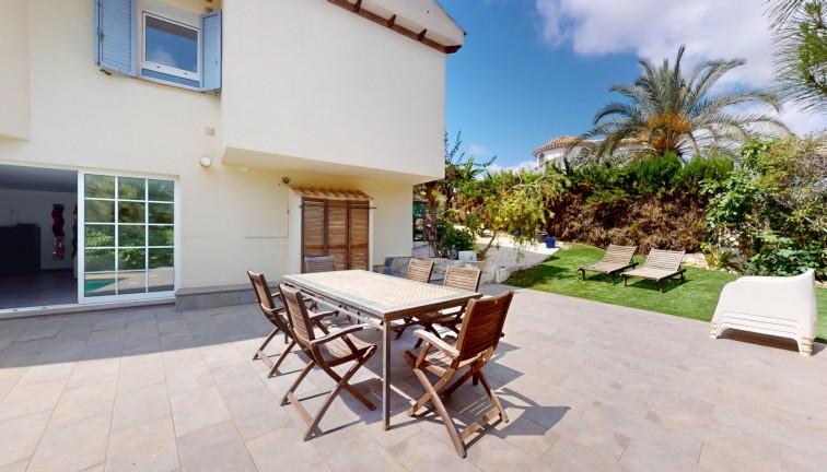 Resale - Chalet - Orihuela Costa - La Zenia