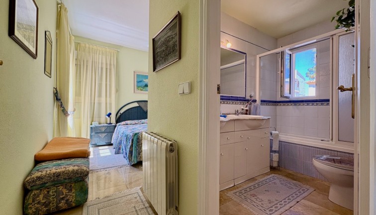 Resale - Chalet - Orihuela - Villamartín