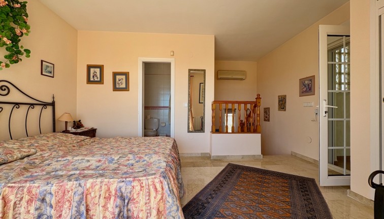 Resale - Chalet - Orihuela - Villamartín