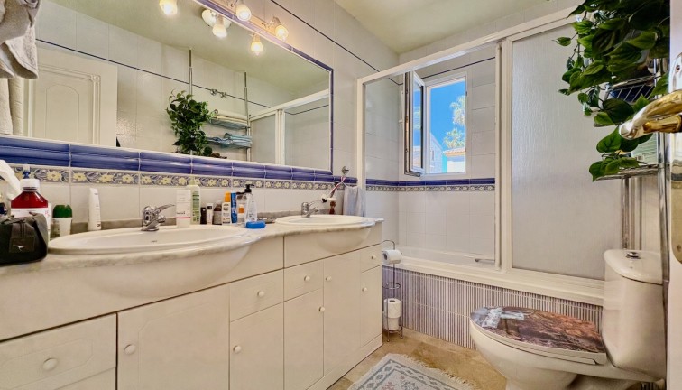 Resale - Chalet - Orihuela - Villamartín