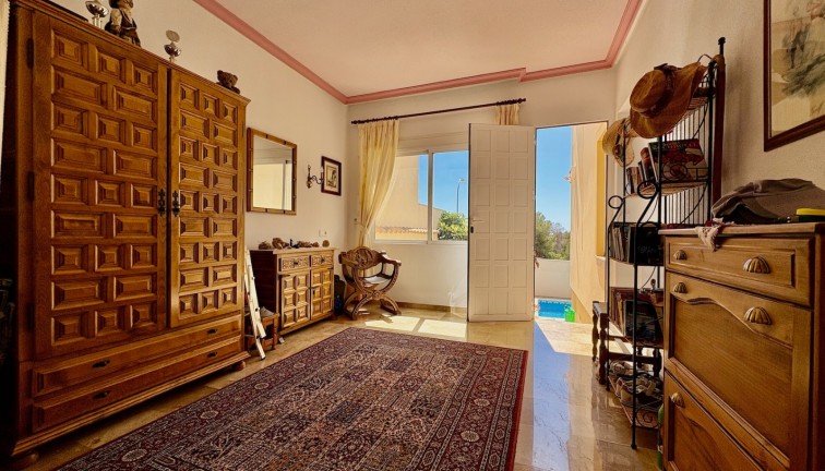 Resale - Chalet - Orihuela - Villamartín