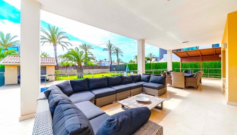 Resale - Chalet - Cabo Roig