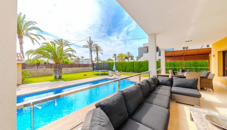 Resale - Chalet - Cabo Roig