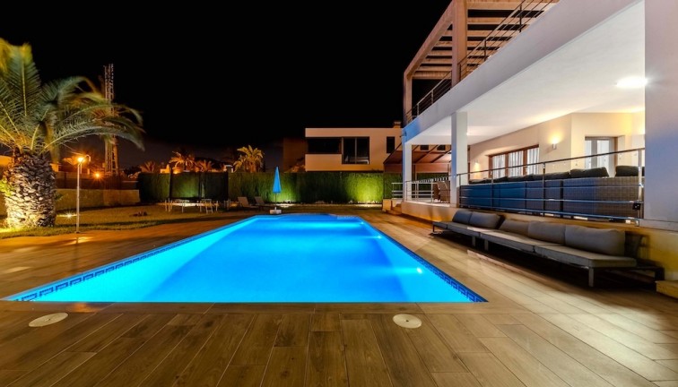 Resale - Chalet - Cabo Roig