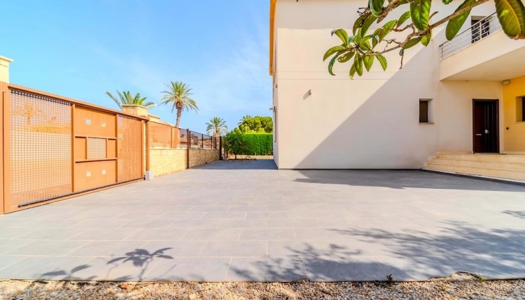 Resale - Chalet - Cabo Roig