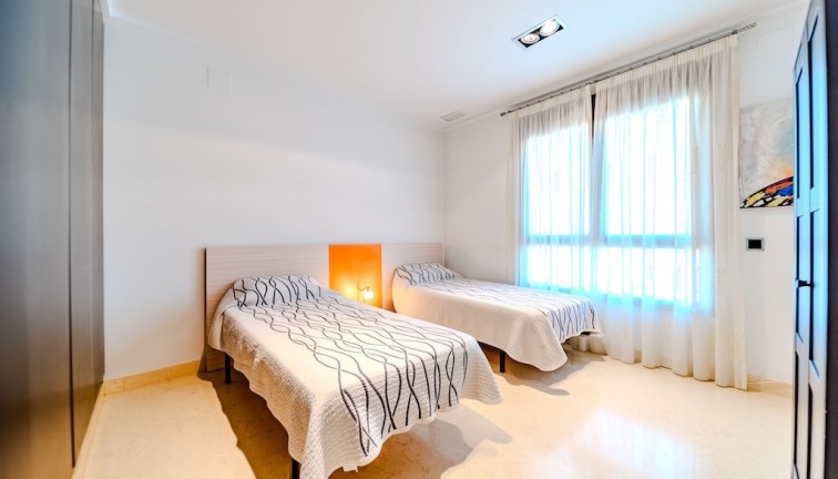 Resale - Chalet - Cabo Roig