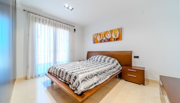 Resale - Chalet - Cabo Roig