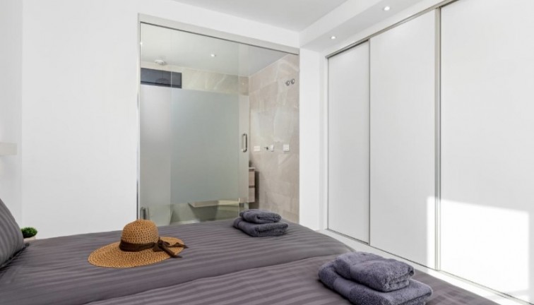 Resale - Chalet - San Miguel de Salinas