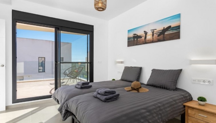 Resale - Chalet - San Miguel de Salinas