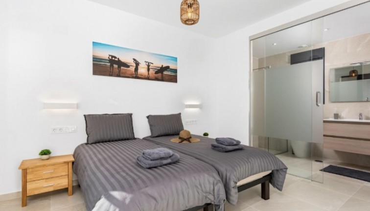 Resale - Chalet - San Miguel de Salinas