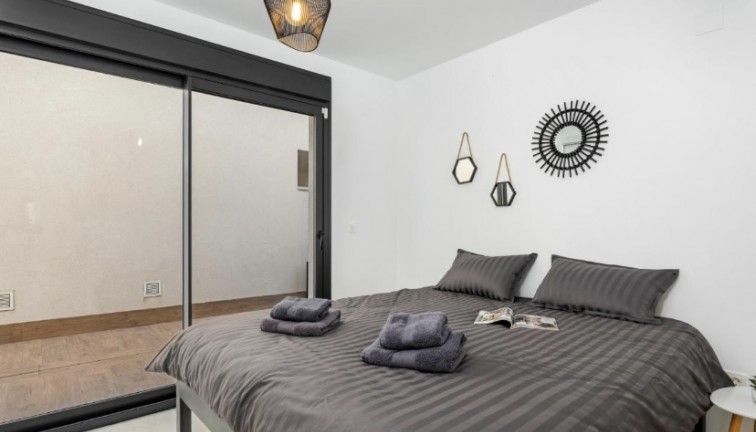 Resale - Chalet - San Miguel de Salinas