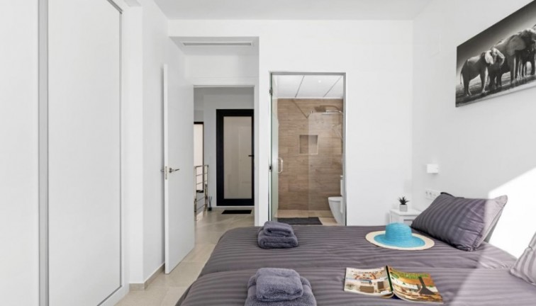 Resale - Chalet - San Miguel de Salinas