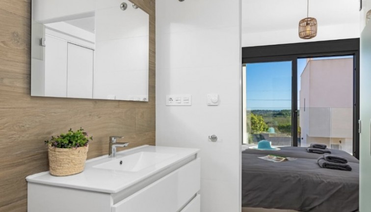 Resale - Chalet - San Miguel de Salinas