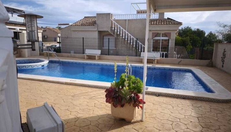 Resale - Chalet - Algorfa