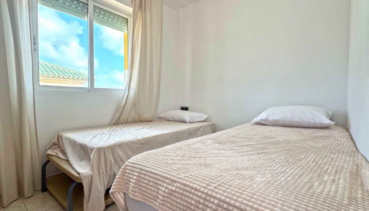 Reventa - Apartamento dúplex - Torrevieja - LA MATA