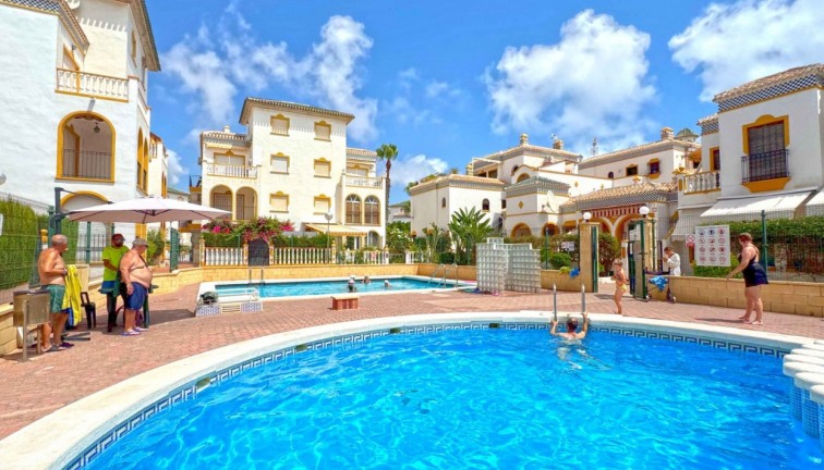 Reventa - Apartamento dúplex - Torrevieja - LA MATA