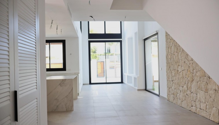 Uudistuotanto - Erillistalo - Alfaz del Pi - Albir