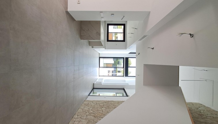 Uudistuotanto - Erillistalo - Alfaz del Pi - Albir