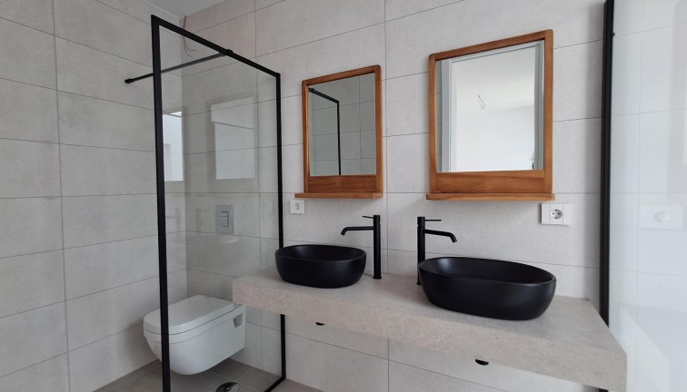 Uudistuotanto - Erillistalo - Alfaz del Pi - Albir